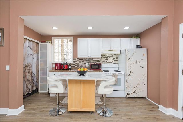 2322 W CHERRY STREET, Tampa, FL 33607