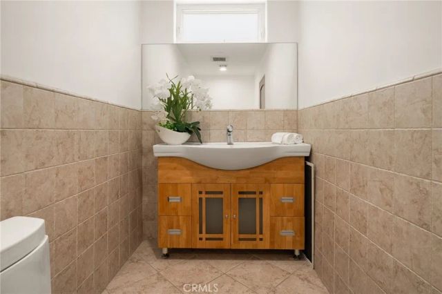 13045 Greenleaf Street, Studio City, CA 91604