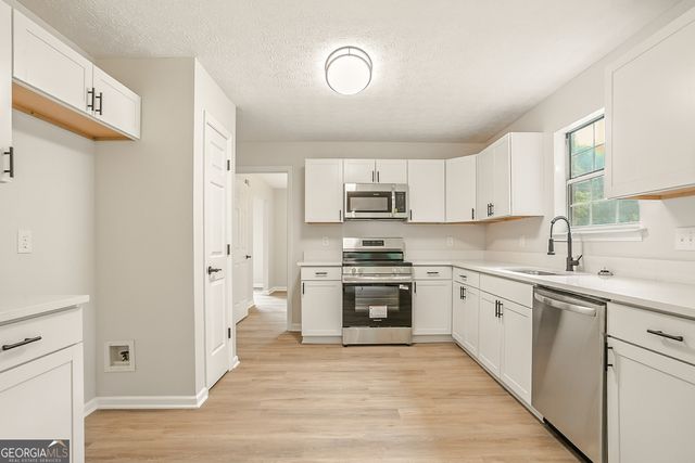 670 Timbergrove Drive SW, Atlanta, GA 30331