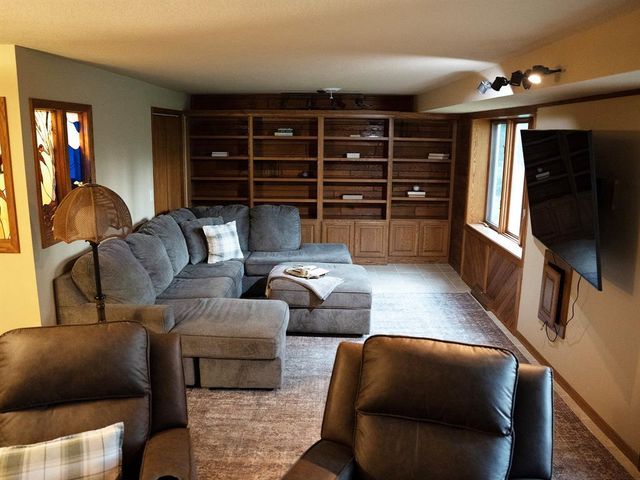 990 Blackoak Road, Eau Claire, WI 54701
