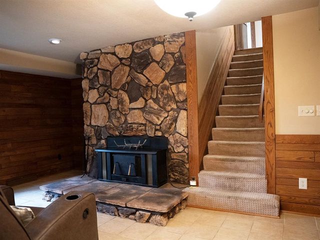 990 Blackoak Road, Eau Claire, WI 54701