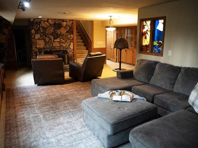 990 Blackoak Road, Eau Claire, WI 54701