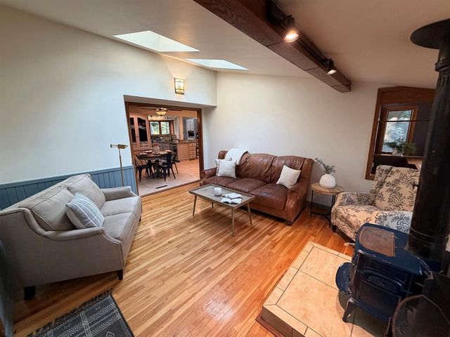 990 Blackoak Road, Eau Claire, WI 54701