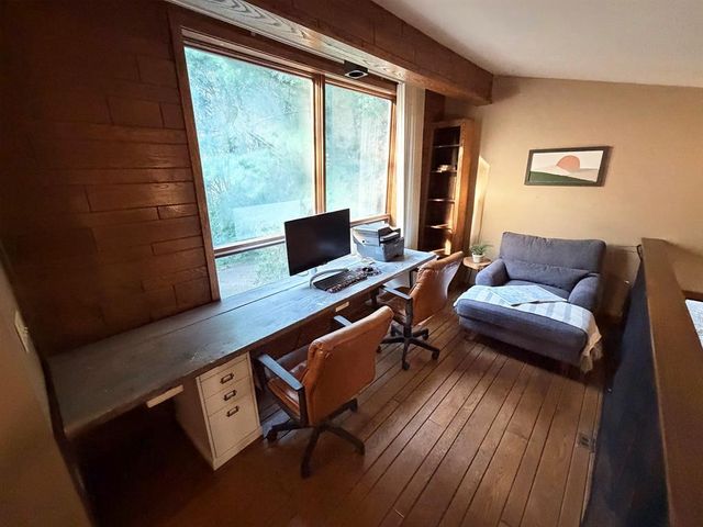 990 Blackoak Road, Eau Claire, WI 54701