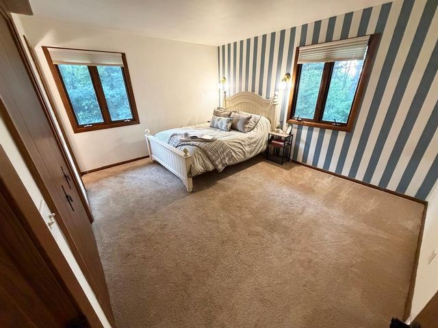 990 Blackoak Road, Eau Claire, WI 54701