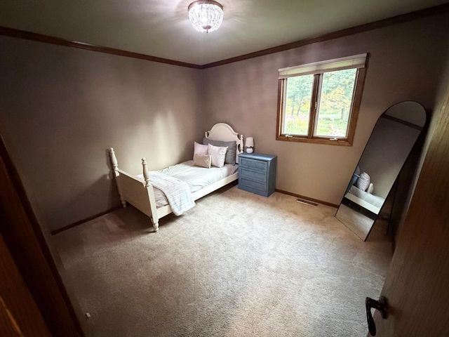 990 Blackoak Road, Eau Claire, WI 54701