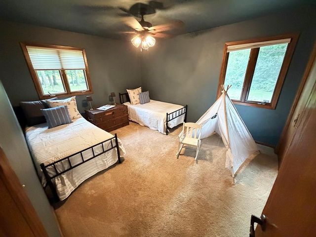990 Blackoak Road, Eau Claire, WI 54701