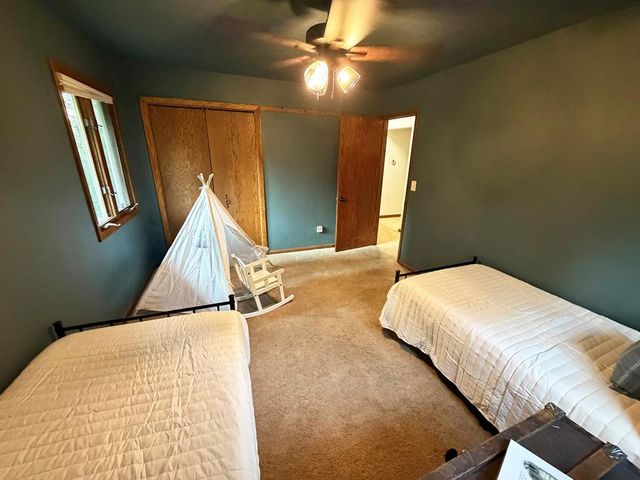 990 Blackoak Road, Eau Claire, WI 54701