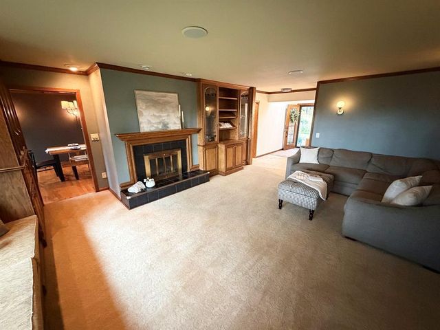 990 Blackoak Road, Eau Claire, WI 54701