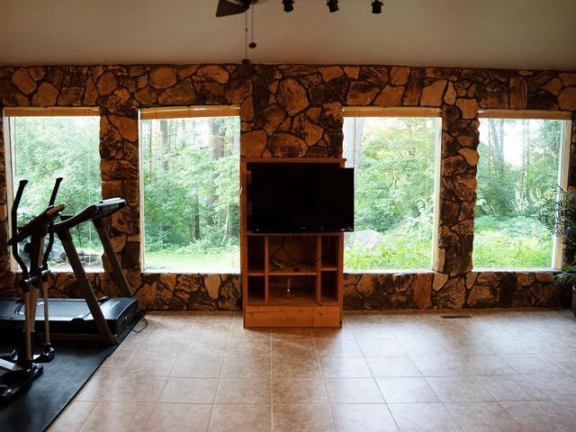 990 Blackoak Road, Eau Claire, WI 54701