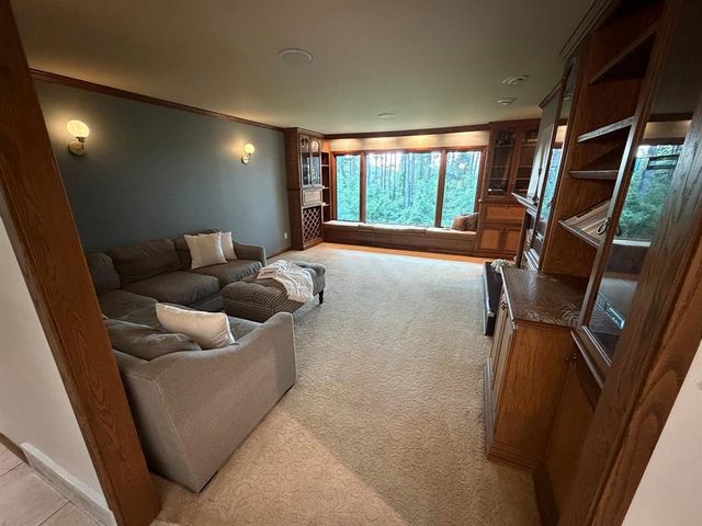 990 Blackoak Road, Eau Claire, WI 54701