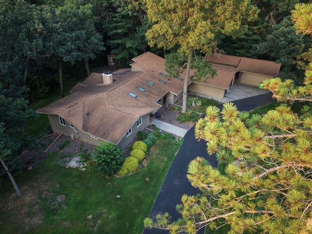 990 Blackoak Road, Eau Claire, WI 54701