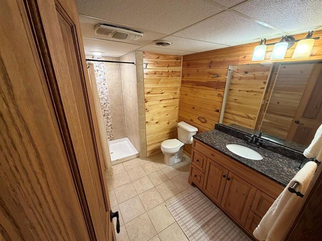 990 Blackoak Road, Eau Claire, WI 54701