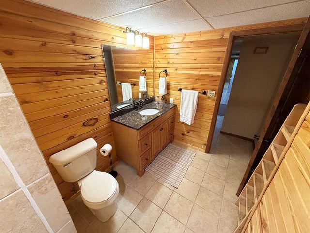 990 Blackoak Road, Eau Claire, WI 54701