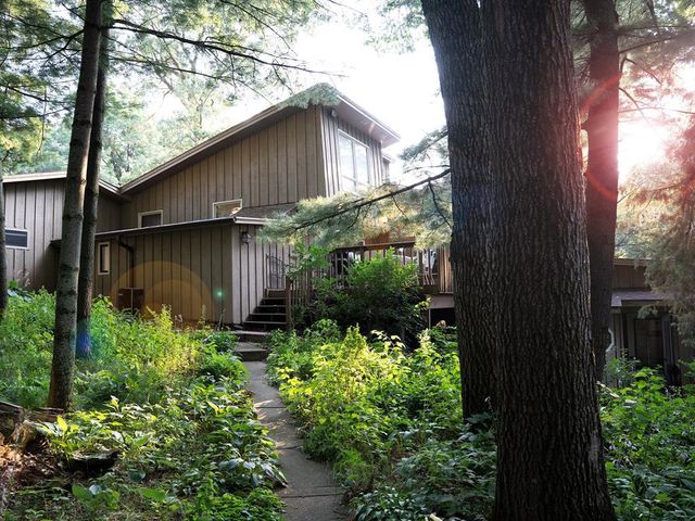 990 Blackoak Road, Eau Claire, WI 54701