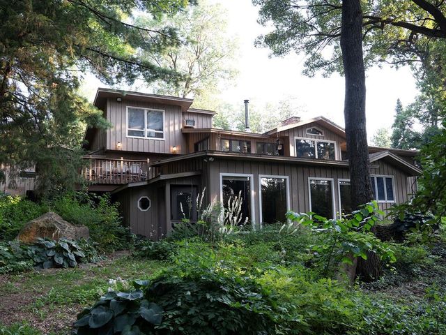990 Blackoak Road, Eau Claire, WI 54701