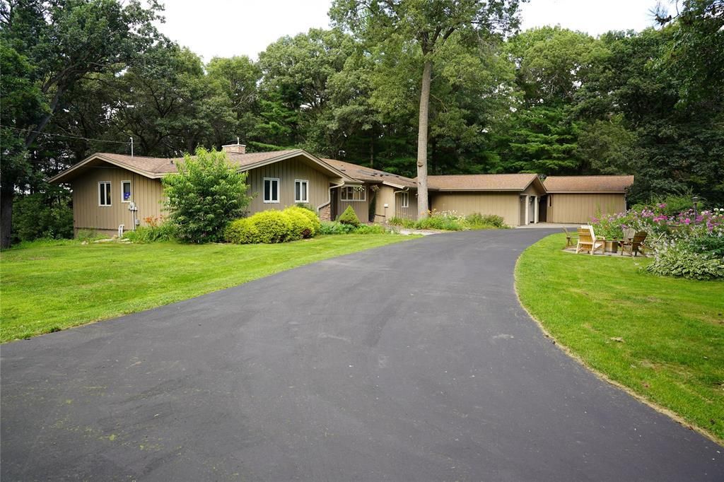 990 Blackoak Road, Eau Claire, WI 54701