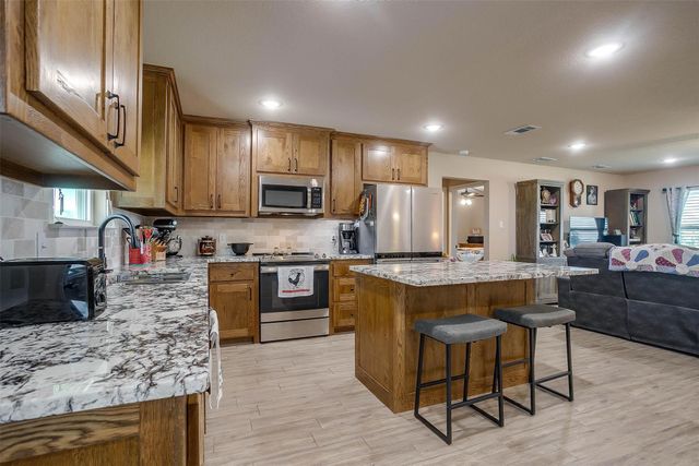 2140 Brown Loop, Poolville, TX 76487