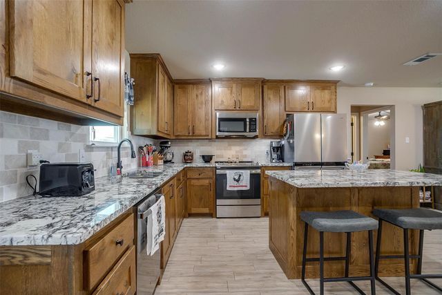 2140 Brown Loop, Poolville, TX 76487