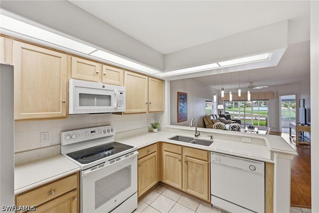 28072 Cavendish CT 2204, Bonita Springs, FL 34135