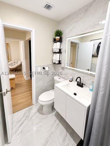 2634 Thomas St, Hollywood, FL 33020