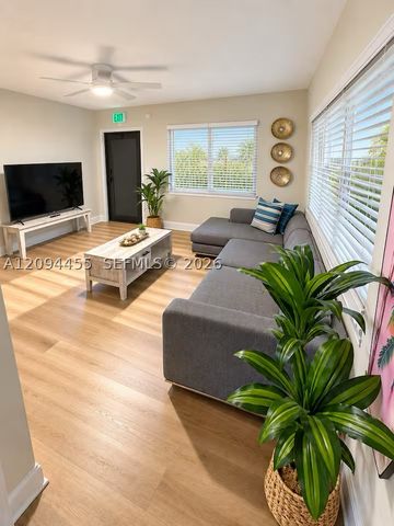 2634 Thomas St, Hollywood, FL 33020