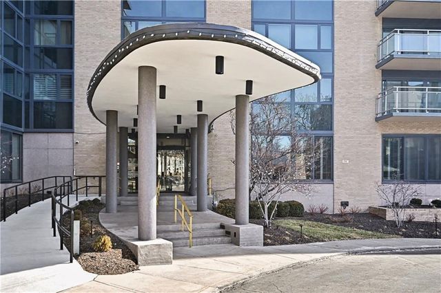 4545 Wornall Road 101, Kansas City, MO 64111