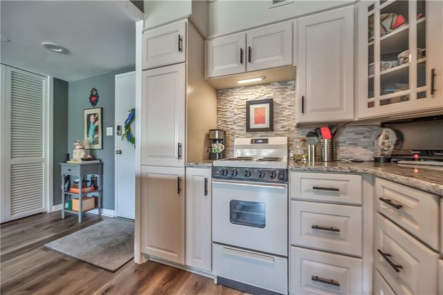 4545 Wornall Road 101, Kansas City, MO 64111