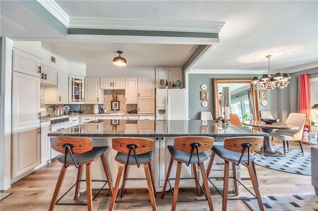 4545 Wornall Road 101, Kansas City, MO 64111