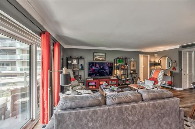 4545 Wornall Road 101, Kansas City, MO 64111
