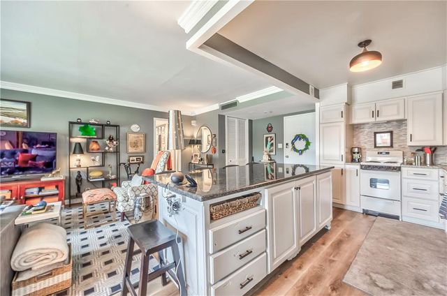 4545 Wornall Road 101, Kansas City, MO 64111