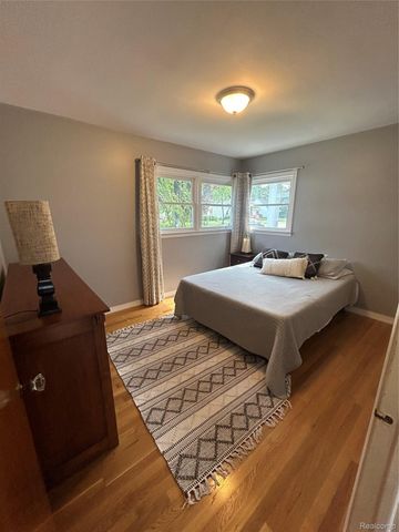 2022 E Lincoln Avenue, Royal Oak, MI 48067