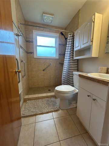 2022 E Lincoln Avenue, Royal Oak, MI 48067
