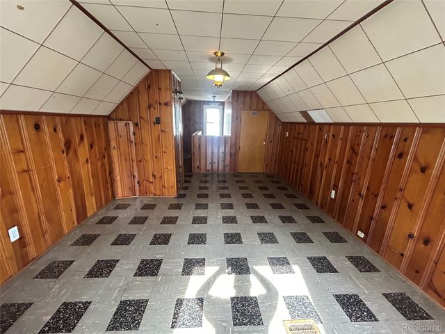 2022 E Lincoln Avenue, Royal Oak, MI 48067