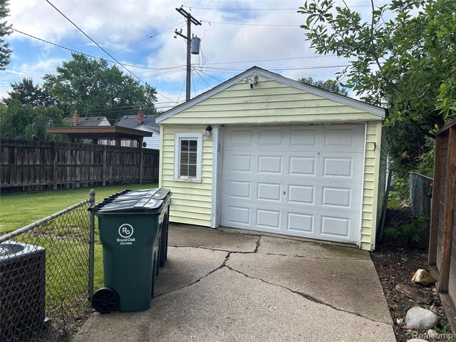 2022 E Lincoln Avenue, Royal Oak, MI 48067