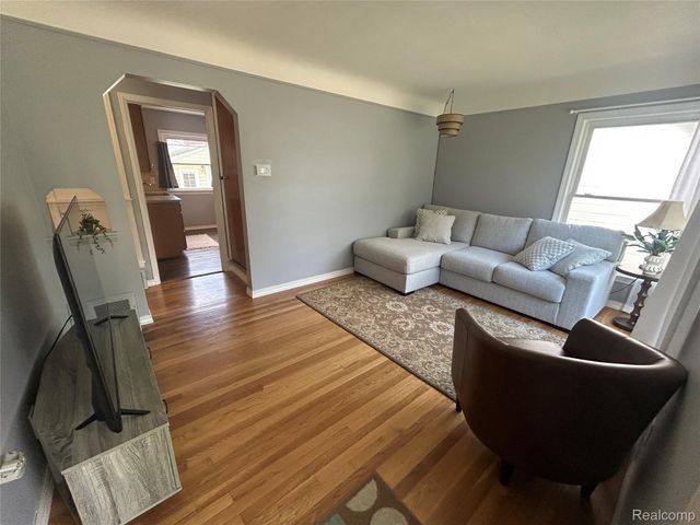 2022 E Lincoln Avenue, Royal Oak, MI 48067