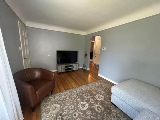 2022 E Lincoln Avenue, Royal Oak, MI 48067