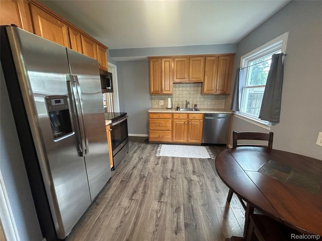 2022 E Lincoln Avenue, Royal Oak, MI 48067
