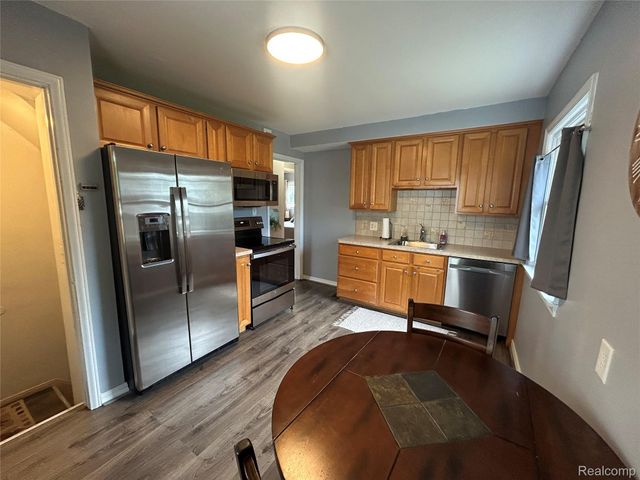 2022 E Lincoln Avenue, Royal Oak, MI 48067
