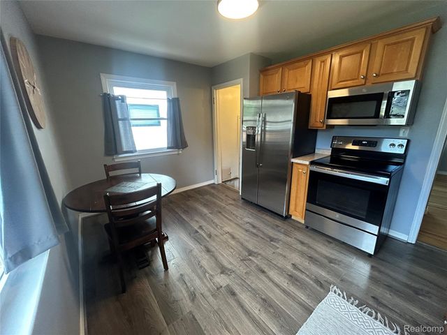 2022 E Lincoln Avenue, Royal Oak, MI 48067