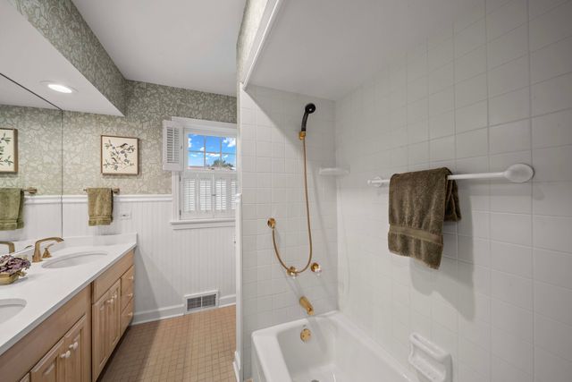 275 Ingram Street, Northfield, IL 60093