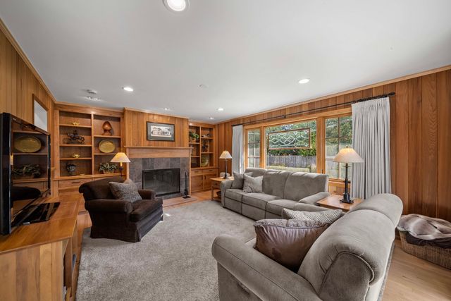 275 Ingram Street, Northfield, IL 60093