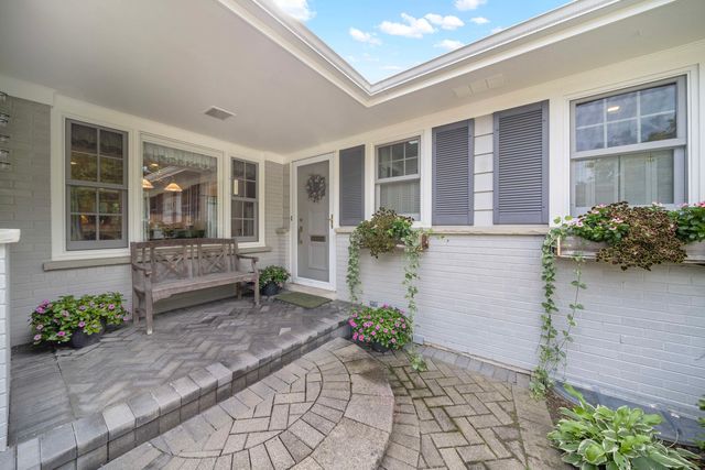 275 Ingram Street, Northfield, IL 60093