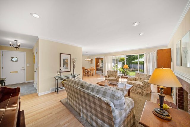 275 Ingram Street, Northfield, IL 60093