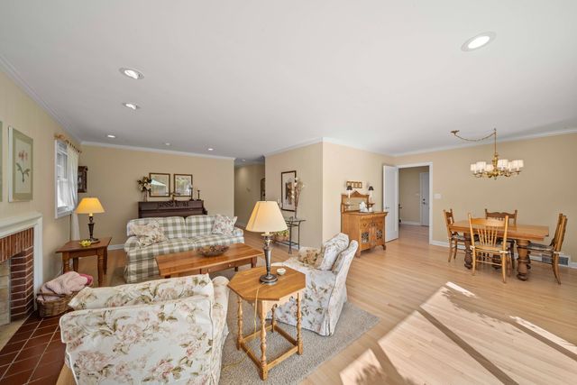 275 Ingram Street, Northfield, IL 60093