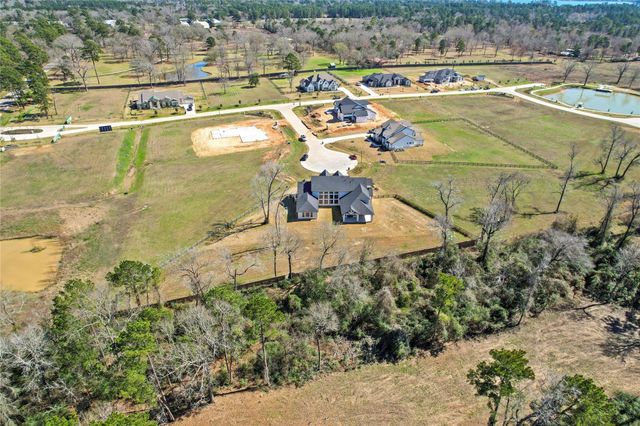 112 Bentwood Meadow Lane, Montgomery, TX 77356