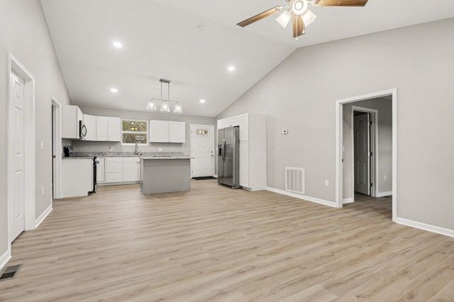 28430 Hide A Way Hills Road, Sugar Grove, OH 43155