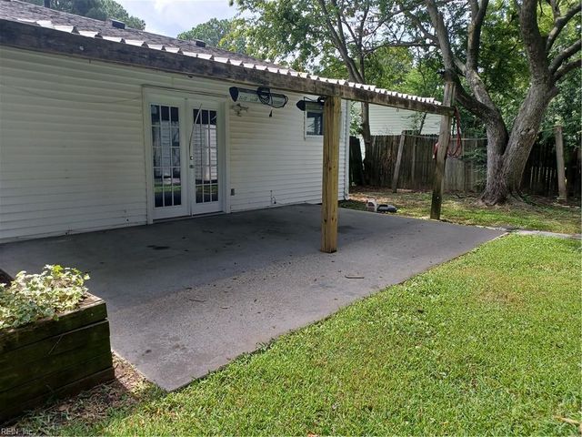 1403 Salton DR, Chesapeake, VA 23325