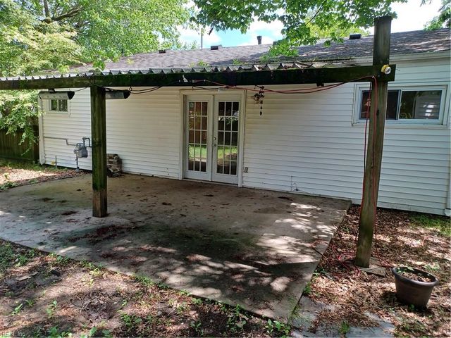 1403 Salton DR, Chesapeake, VA 23325