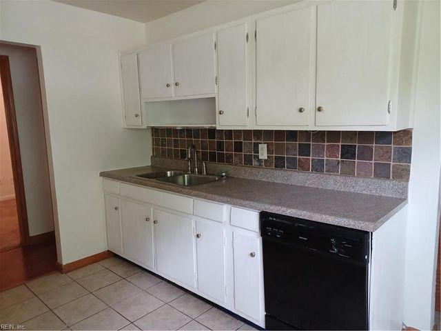 1403 Salton DR, Chesapeake, VA 23325